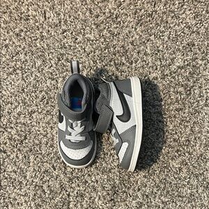 Nike Kids Black and Gray Sneakers
